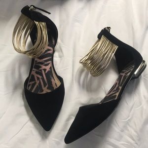 3/$30 🌺 Suede Ankle Flat Sandals - Size 6